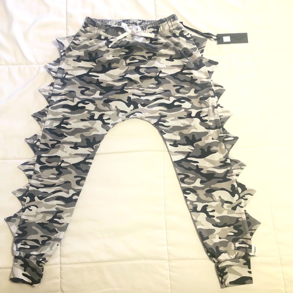 The Mini Classy All Camo Everything Dino Pants Size 8 - Picture 4 of 16